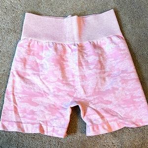 Aybl gym shorts pink camo in very good condition barely worn